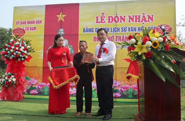 nhận kỷ vật