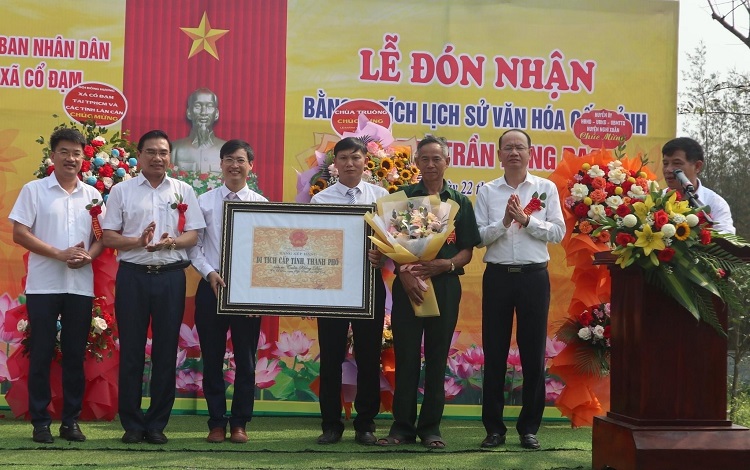 nhận bằng